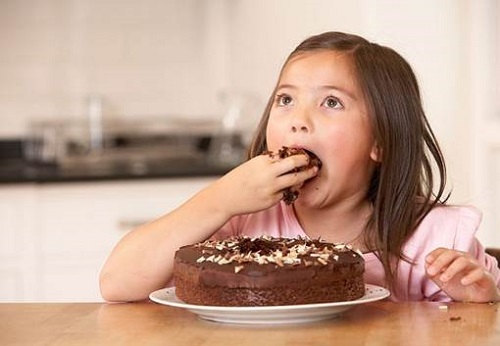 Thực phẩm có đường là nguyên nhân phổ biến gây ra tình trạng sâu răng ở trẻ