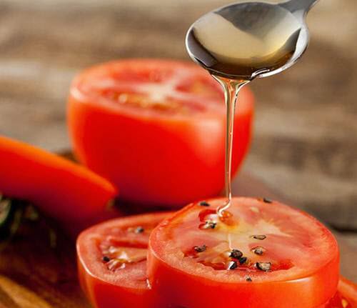 Cà chua có thể kết hợp với mật ong làm tăng hiệu quả trắng da