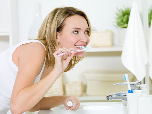Chải răng thường xuyên giúp bạn có hàm răng sạch đẹp