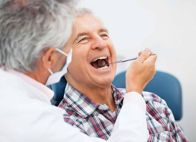 Chăm sóc sức khỏe răng miệng cho người già