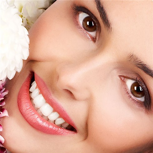 Nhiều người tin rằng bọc răng sứ không chỉ tăng tính thẩm mỹ mà còn có thể “đổi vận”