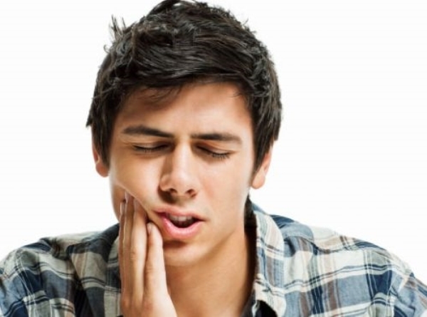 Bệnh sâu răng cũng không hiếm gặp ở người lớn