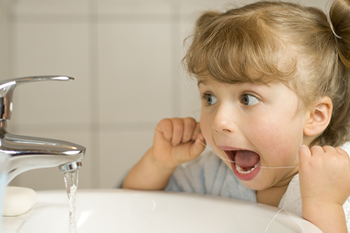 Những sai lầm của cha mẹ khiến trẻ bị hỏng răng từ sớm
