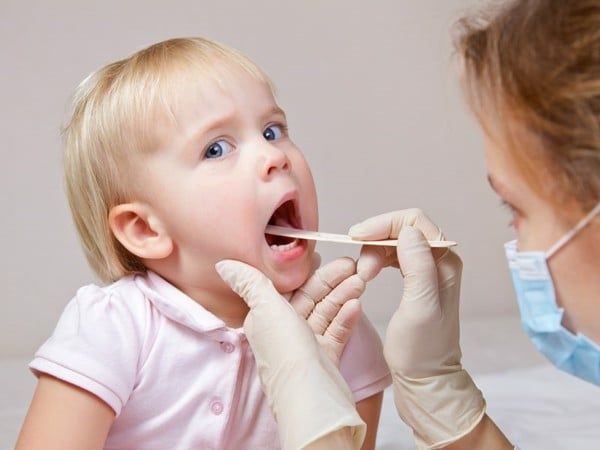Thảo luận với bác sĩ nha khoa để tìm ra phương pháp chăm sóc răng miệng cho trẻ tốt nhất