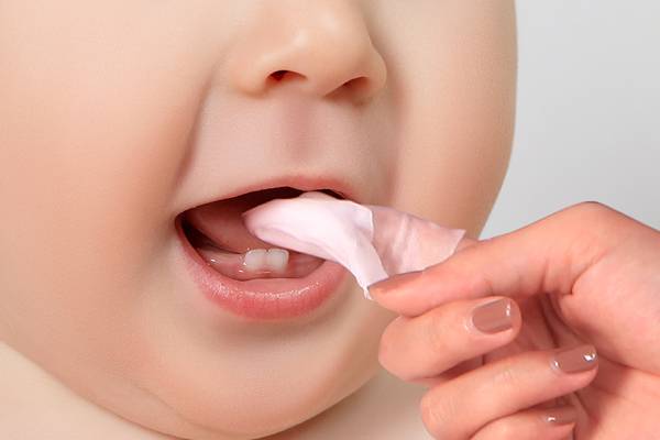 Trẻ sơ sinh và những căn bệnh răng miệng dễ gặp