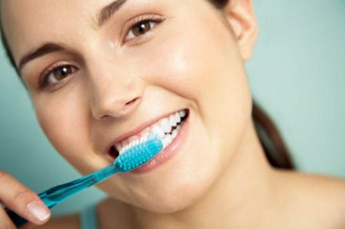 Vì sao chúng ta nên chăm sóc sức khỏe răng miệng