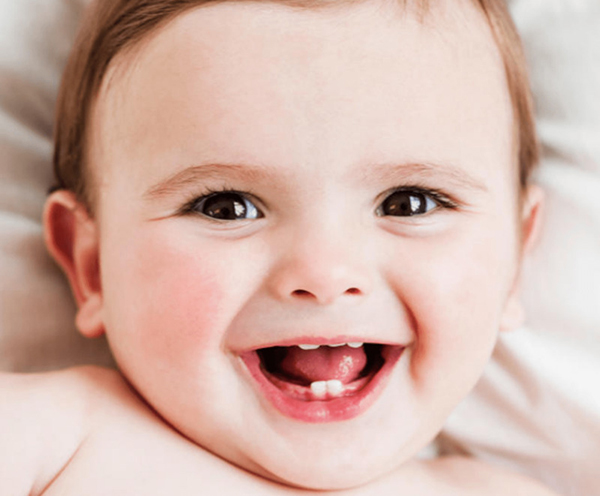 Bảo vệ sức khỏe răng miệng cho trẻ sơ sinh bằng những việc làm khoa học