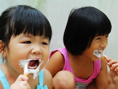 Tạo thói quen cho trẻ đánh răng ngay từ khi còn nhỏ